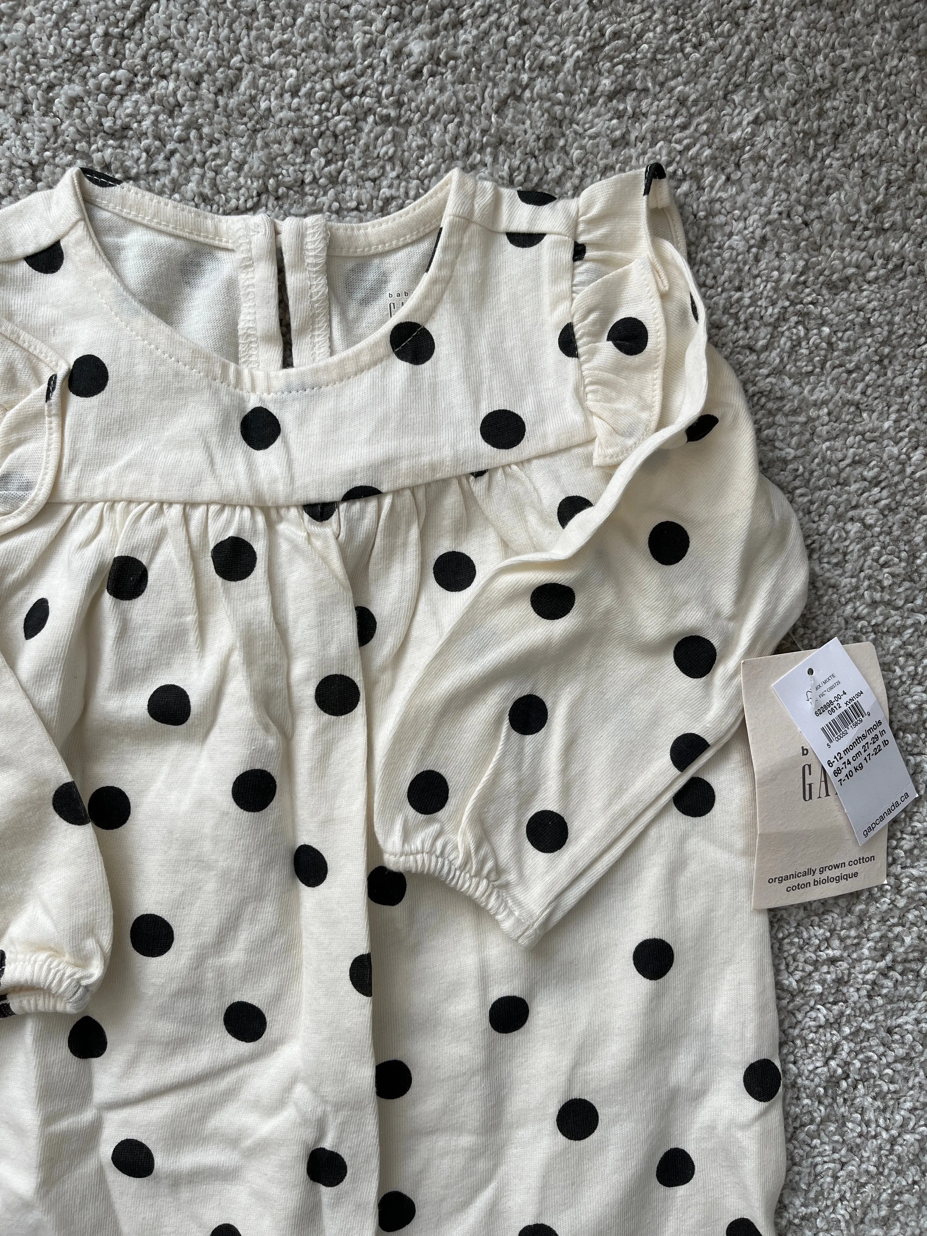 BNWT Long sleeve onesie. 6-12m, Kids 9 Month (6-9M)